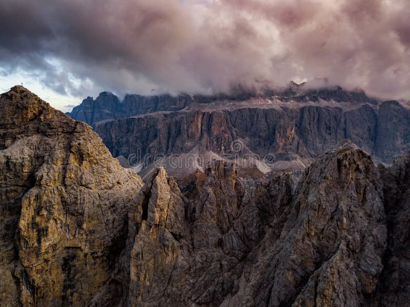 Dolomia, Italia Paesaggio a Passo Gardena Foto aerea fotografia stock libera da diritti Dolomia, Italia Paesaggio a Passo Gardena Foto aerea fotografia stock libera da diritti