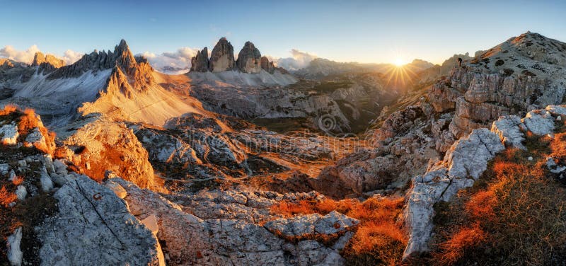 Dolomit halna panorama w Włochy przy zmierzchem - Tre Cime Di Lav