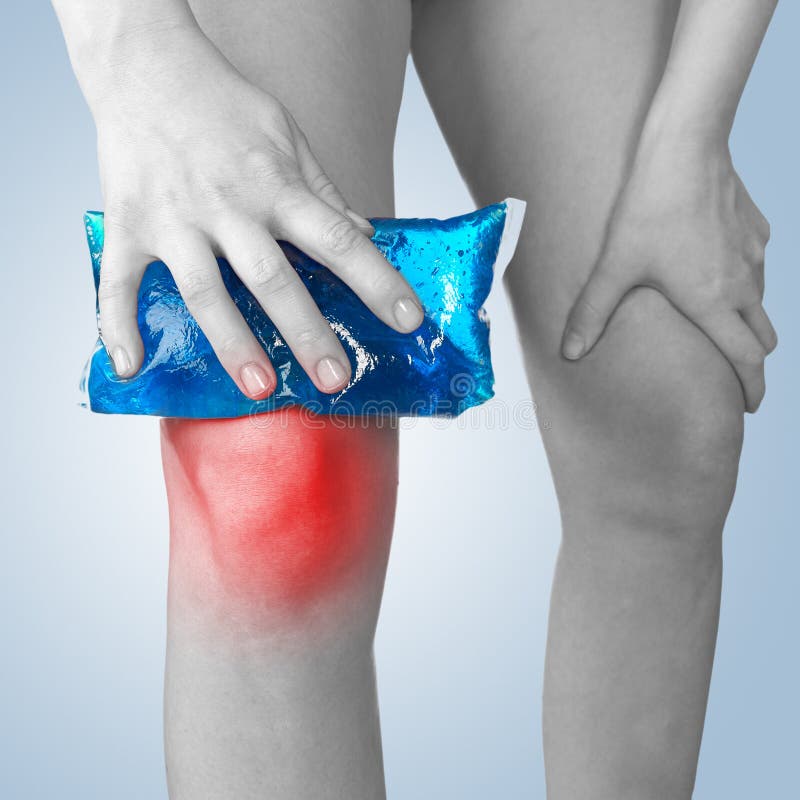 Dolore Parte Interna Del Ginocchio Dolore Acuto In Un Ginocchio Della Donna Immagine Stock - Immagine di