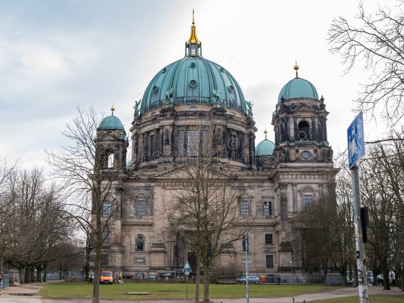 DOM berlinese/di Berlin Cathedral, sull'isola di museo, Mitte, Berlino germany fotografia stock libera da diritti DOM berlinese/di Berlin Cathedral, sull'isola di museo, Mitte, Berlino germany fotografia stock libera da diritti