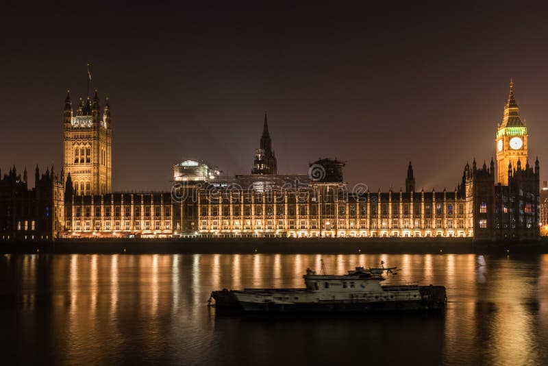Dom parlament przy nocą w Londyn zdjęcia royalty free