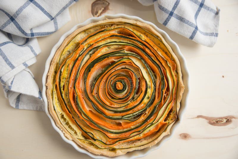 Dom zrobił jarzynowemu tarte zdjęcie stock Dom zrobił jarzynowemu tarte zdjęcie stock