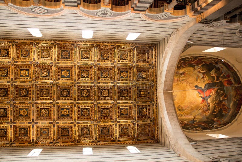 Pisa, Italy - May 24, 2018: Dome and ceiling inside of Roman Catholic Pisa Cathedral at Piazza dei Miracoli Piazza del Duomo stock photos Pisa, Italy - May 24, 2018: Dome and ceiling inside of Roman Catholic Pisa Cathedral at Piazza dei Miracoli Piazza del Duomo stock photos