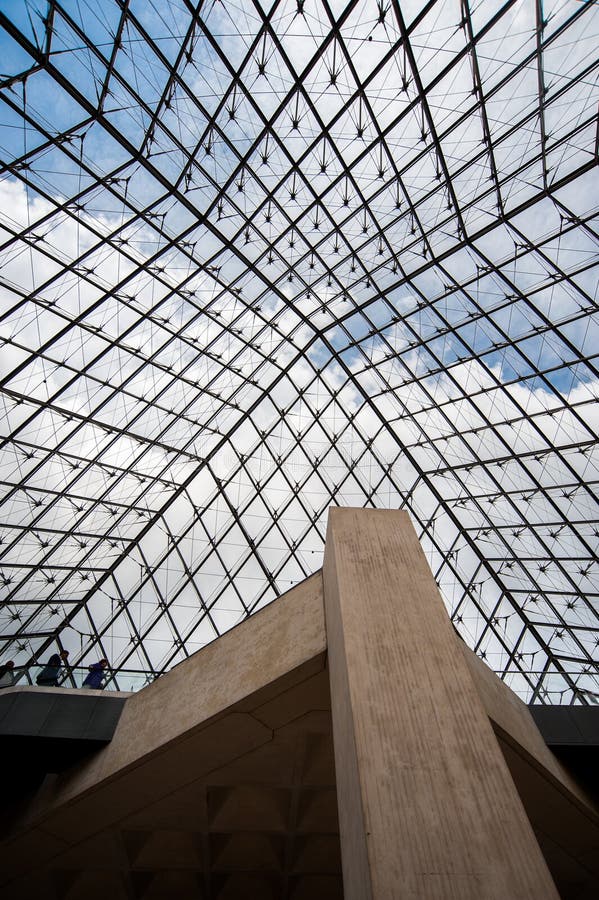 People Inside the Louvre Museum (Musee Du Louvre) Editorial Stock Image -  Image of city, museum: 39941264