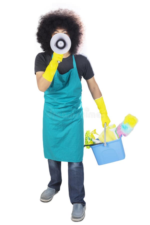 Domestica maschio di afro con un altoparlante sullo studio immagini stock Domestica maschio di afro con un altoparlante sullo studio immagini stock