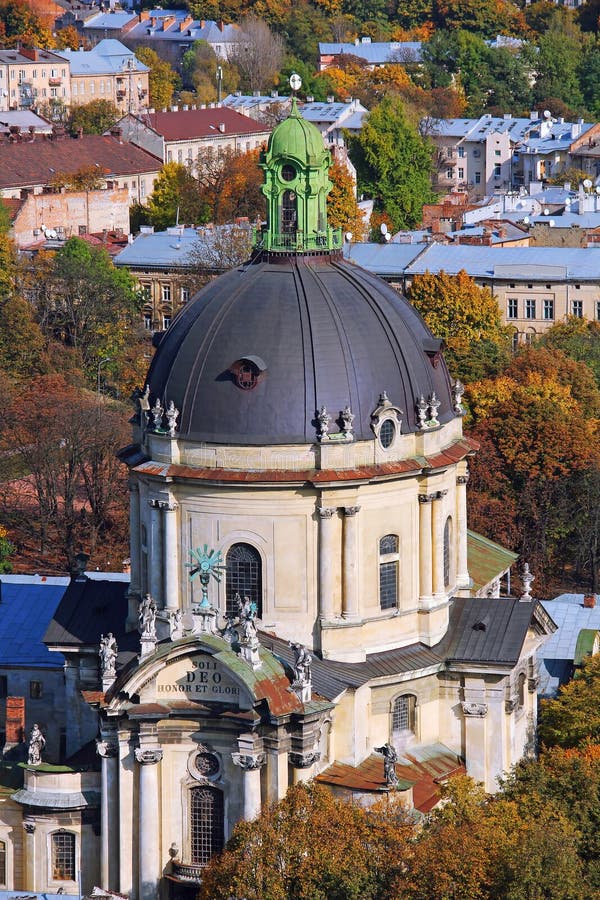Dominikankyrka, Lviv, Ukraina arkivfoton Dominikankyrka, Lviv, Ukraina arkivfoton