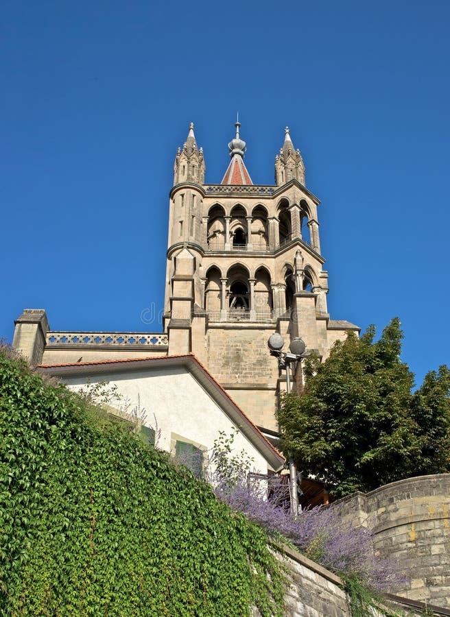 Domkyrka Notre Dame, Lausanne i Schweitz arkivfoto Domkyrka Notre Dame, Lausanne i Schweitz arkivfoto