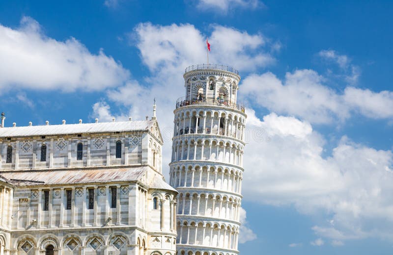 Domo Cattedrale da catedral de Pisa e torre inclinada Torre no quadrado de Praça del Miracoli fotografia de stock royalty free Domo Cattedrale da catedral de Pisa e torre inclinada Torre no quadrado de Praça del Miracoli fotografia de stock royalty free