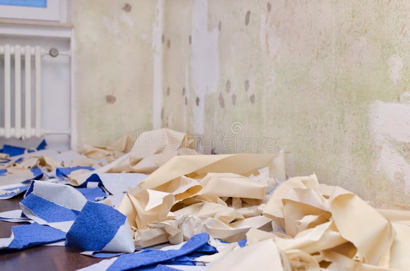 Domowy remontowy pojęcie, usuwająca tapeta na podłoga, przemodelowywa mieszkanie, selekcyjna ostrość zdjęcia stock Domowy remontowy pojęcie, usuwająca tapeta na podłoga, przemodelowywa mieszkanie, selekcyjna ostrość zdjęcia stock