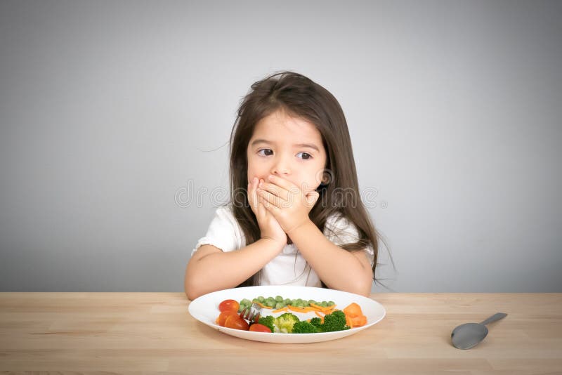 Don& x27 de los niños; t quiere comer verduras fotografía de archivo libre de regalías Don& x27 de los niños; t quiere comer verduras fotografía de archivo libre de regalías