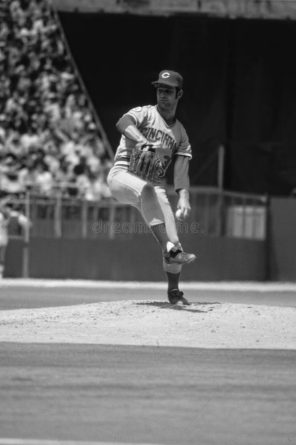 Don Gullet Cincinnati Reds in action during a baseball game.