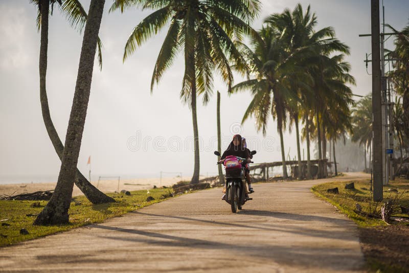 Dona de casa muçulmana fotos de stock