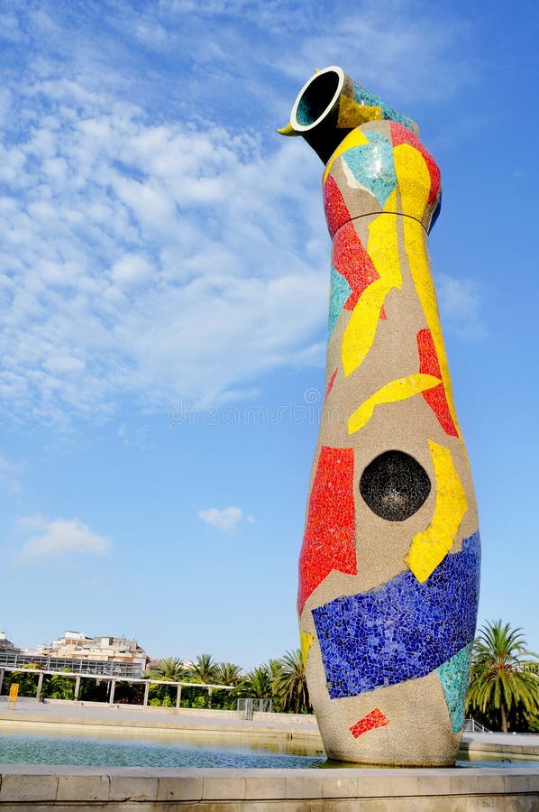 Dona scultura di i Ocell Joan Miro a Barcellona fotografia stock Dona scultura di i Ocell Joan Miro a Barcellona fotografia stock