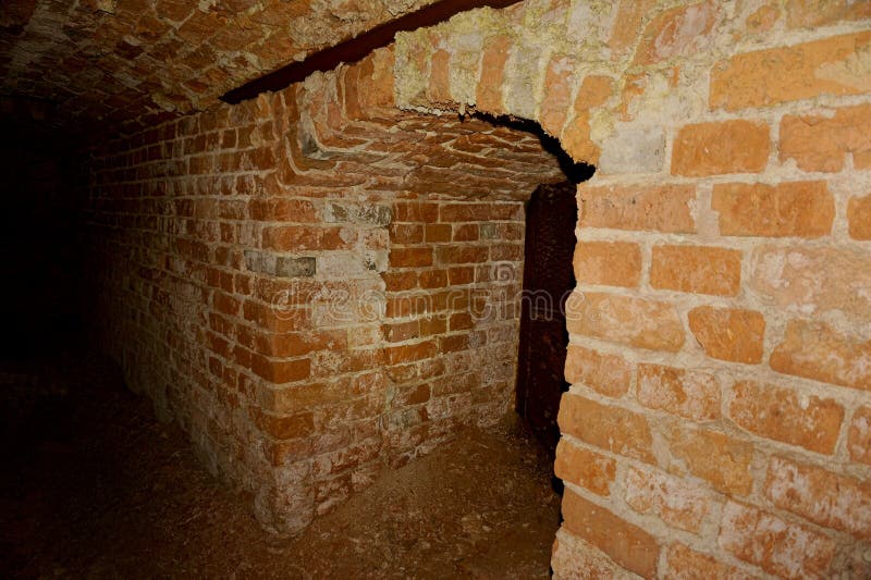 Un Passage Souterrain Secret Dans Le Château Banque D'Images et Photos  Libres De Droits. Image 96628867