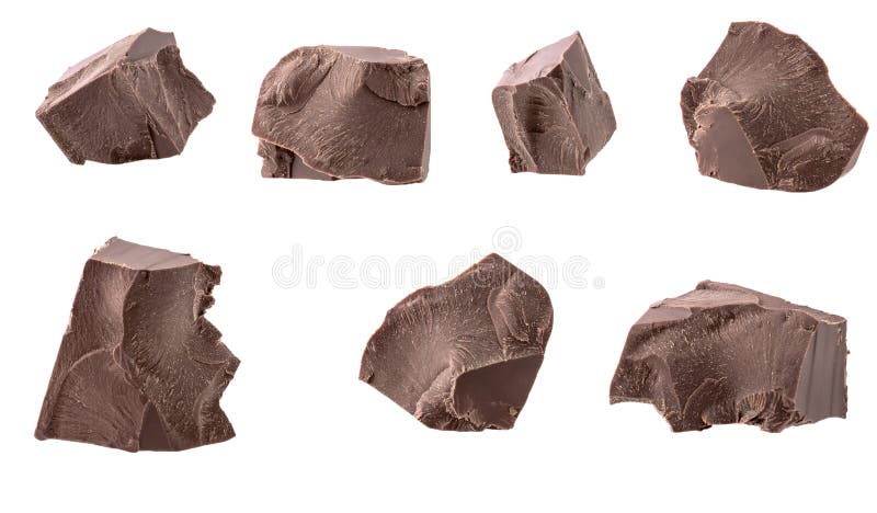 Donkere chocoladestukken geïsoleerd op witte achtergrond. Reeks gegevens voor voedselontwerp
