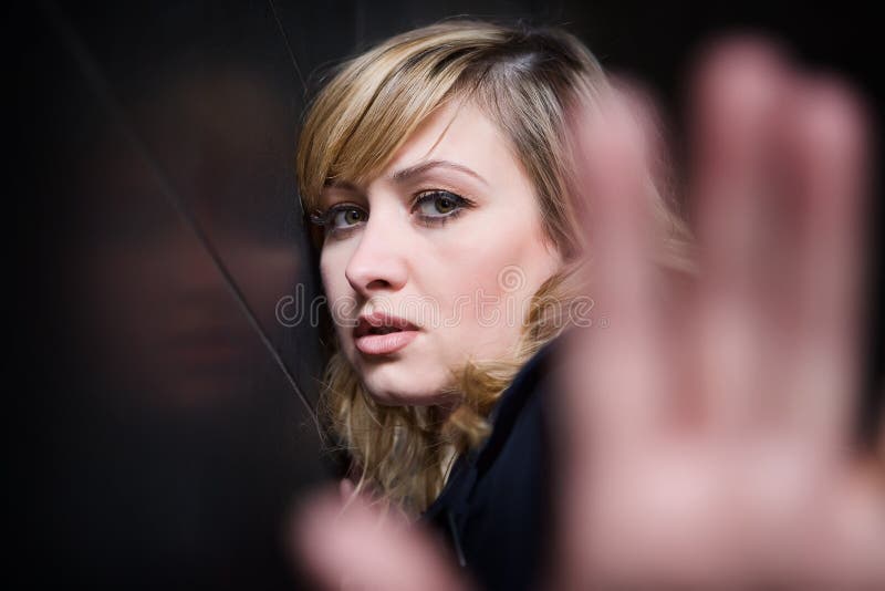 Donna ansiosa fotografie stock libere da diritti Donna ansiosa fotografie stock libere da diritti