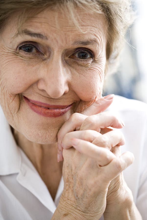 Rratto Di Una Donna Anziana Immagine Stock - Immagine Di Sfondo - Foto 10