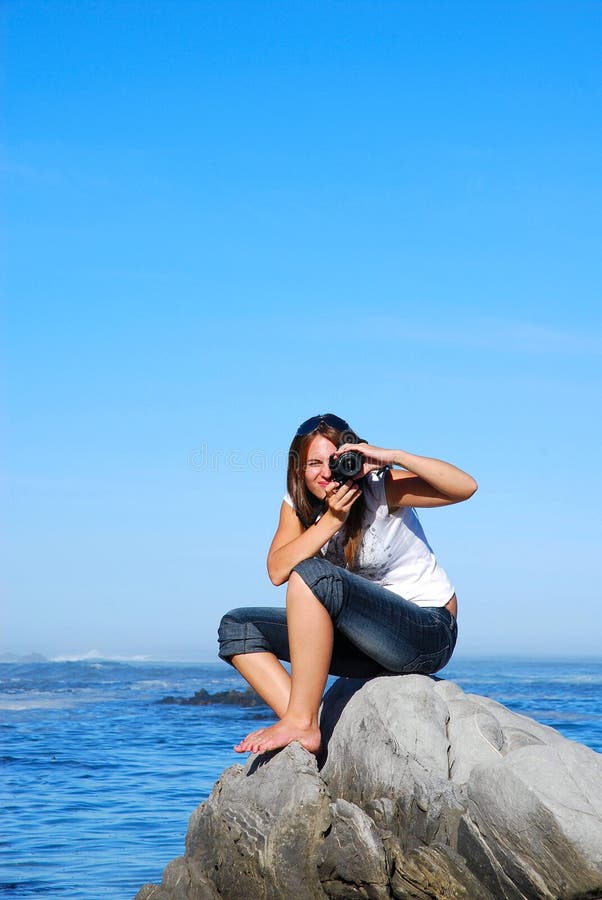 Donna che cattura le maschere fotografie stock libere da diritti Donna che cattura le maschere fotografie stock libere da diritti