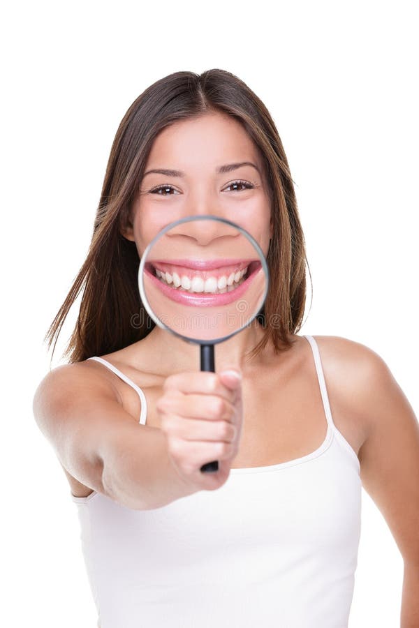 Donna che mostra a sorriso perfetto i denti bianchi dentari fotografia stock libera da diritti Donna che mostra a sorriso perfetto i denti bianchi dentari fotografia stock libera da diritti