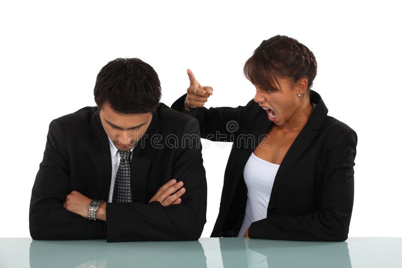 Donna che rimprovera il suo impiegato fotografia stock Donna che rimprovera il suo impiegato fotografia stock