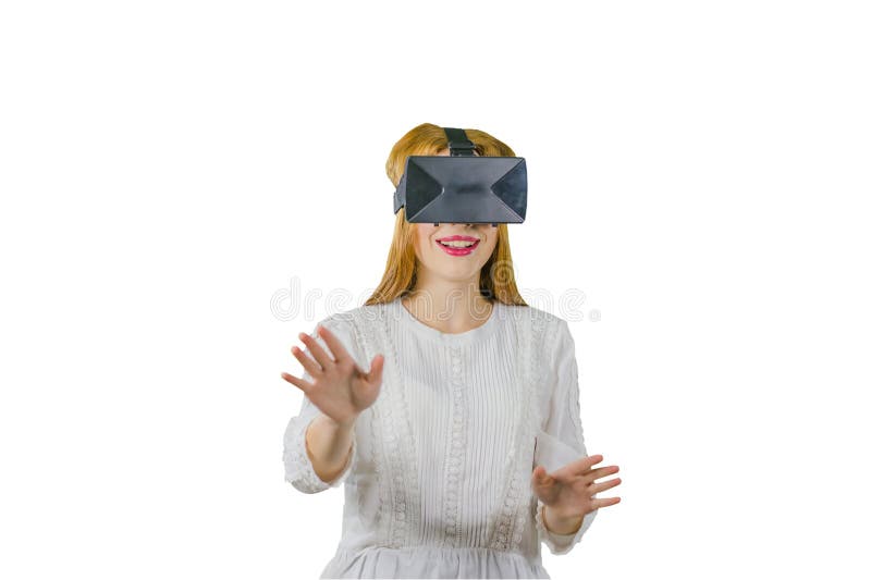 Donna con gli occhiali di protezione di realtà virtuale su fondo bianco fotografia stock Donna con gli occhiali di protezione di realtà virtuale su fondo bianco fotografia stock
