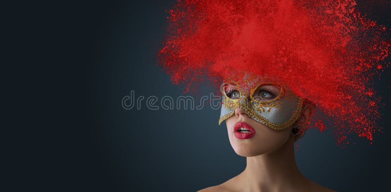 Donna con l'acconciatura d'esplosione della polvere fotografie stock Donna con l'acconciatura d'esplosione della polvere fotografie stock