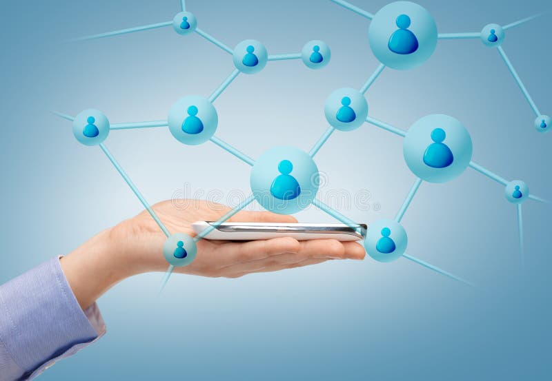 Donna con smartphone e contatti virtuali immagine stock libera da diritti