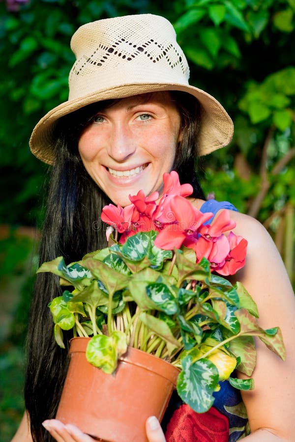 donna del giardino fotografie stock libere da diritti donna del giardino fotografie stock libere da diritti