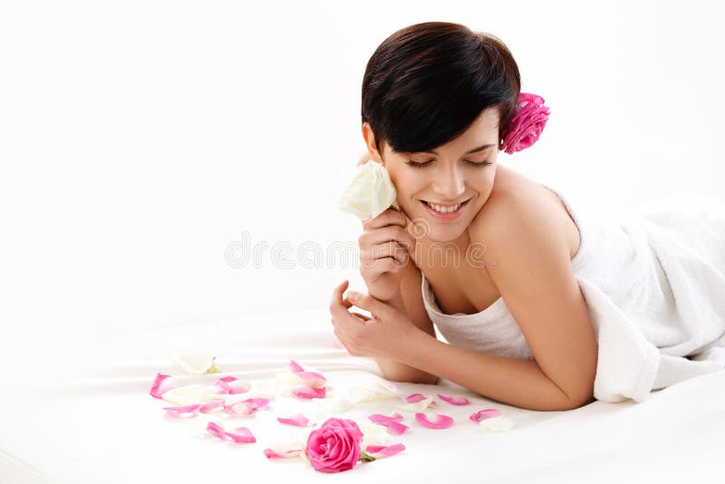 Donna della stazione termale Primo piano di bella donna che ottiene trattamento della stazione termale fotografie stock Donna della stazione termale Primo piano di bella donna che ottiene trattamento della stazione termale fotografie stock