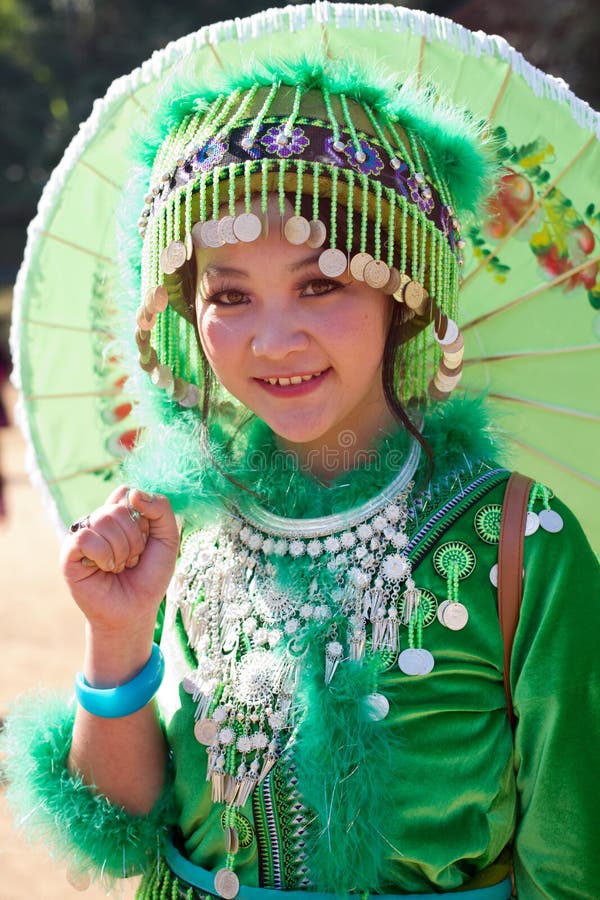 Donna della tribù della collina di Hmong. fotografia stock libera da diritti Donna della tribù della collina di Hmong. fotografia stock libera da diritti