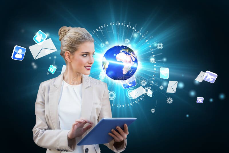 Donna di affari bionda che per mezzo del pc della compressa con terra ed i email immagini stock Donna di affari bionda che per mezzo del pc della compressa con terra ed i email immagini stock