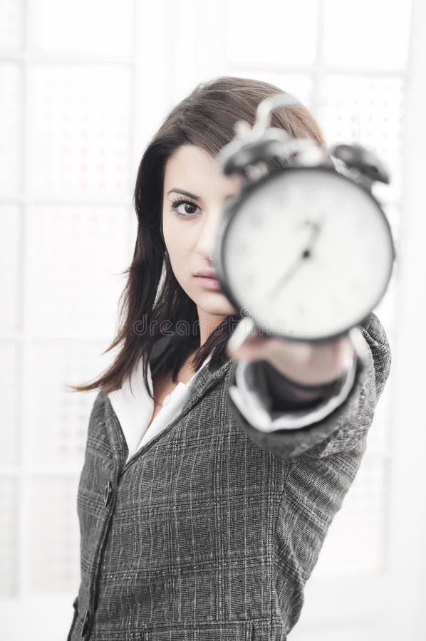 Donna di affari che mostra un orologio fotografie stock Donna di affari che mostra un orologio fotografie stock