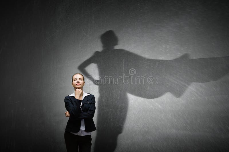 Donna di affari nella stanza vuota Media misti immagini stock libere da diritti Donna di affari nella stanza vuota Media misti immagini stock libere da diritti