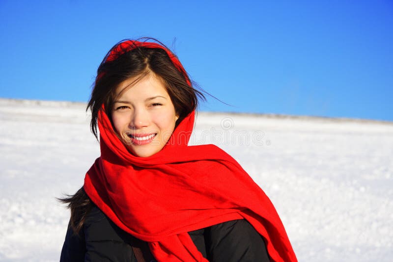 Donna di inverno con il foulard