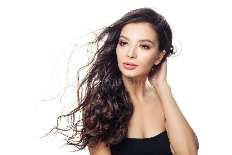 Donna di modello graziosa con capelli marroni lunghi isolati su fondo bianco fotografia stock libera da diritti Donna di modello graziosa con capelli marroni lunghi isolati su fondo bianco fotografia stock libera da diritti