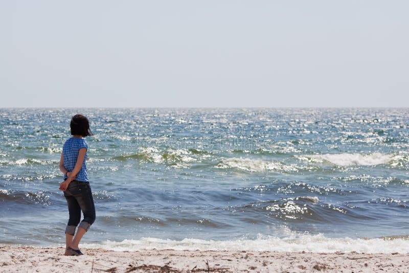 Donna in mare fotografie stock libere da diritti Donna in mare fotografie stock libere da diritti