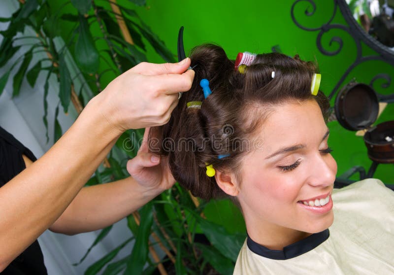 Donna con capelli bagnati fotografia stock. Immagine di ...