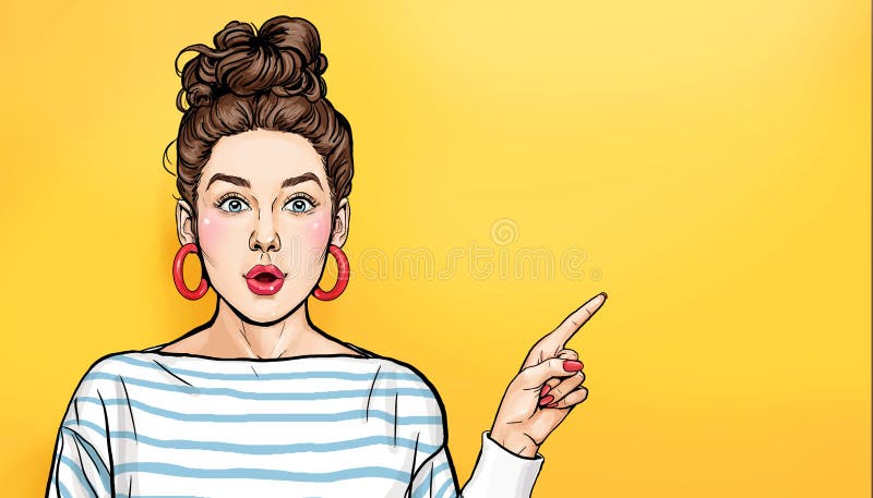 Donna sorpresa che mostra una bella ragazza con capelli ricci puntati sullo spazio vuoto. presentazione del prodotto. espressiva fotografie stock libere da diritti