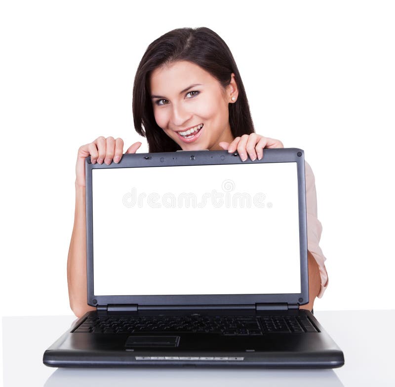 Donna sorridente con lo schermo in bianco del computer portatile fotografia stock