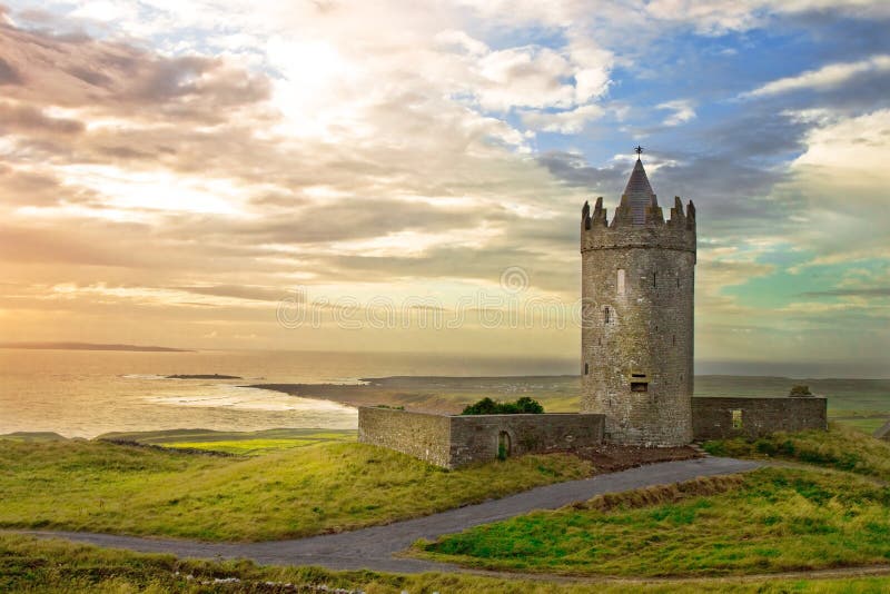 Doonagore Castle in the beautiful scenery, Ireland royalty free stock image Doonagore Castle in the beautiful scenery, Ireland royalty free stock image