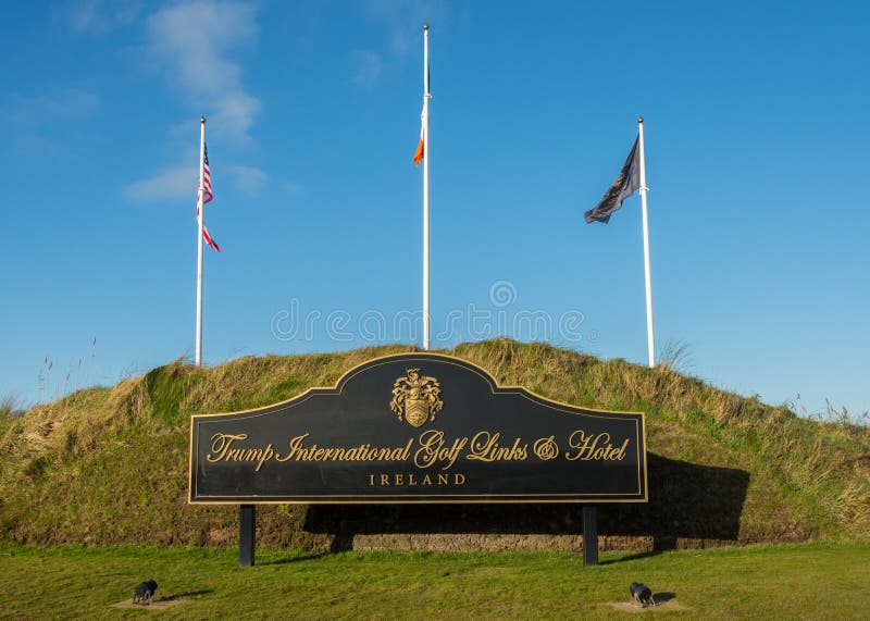 Doonbeg,爱尔兰- 2016年12月28日:唐纳德・川普国际高尔夫球场&五星旅馆Doonbeg,克莱尔郡,爱尔兰 免版税库存图片 Doonbeg,爱尔兰- 2016年12月28日:唐纳德・川普国际高尔夫球场&五星旅馆Doonbeg,克莱尔郡,爱尔兰 免版税库存图片