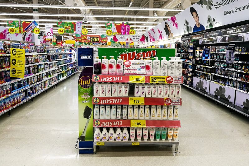 Doorgangmening van Tesco Lotus stock foto Doorgangmening van Tesco Lotus stock foto