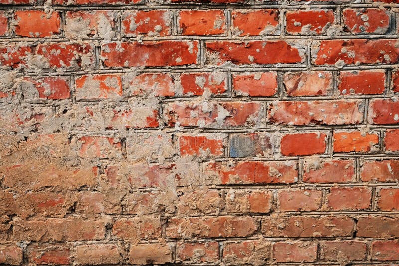 Doorstane Bevlekte Oude half gepleisterde Bakstenen muur stock afbeelding Doorstane Bevlekte Oude half gepleisterde Bakstenen muur stock afbeelding