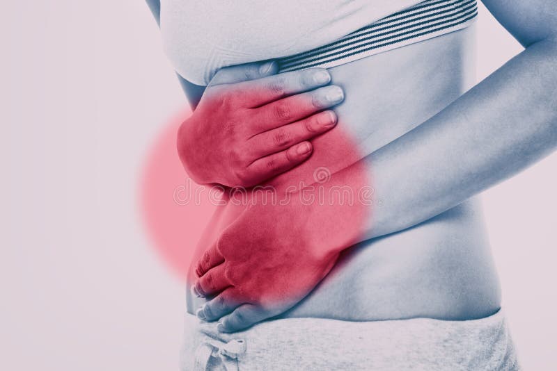 Dor de estômago mulher com círculo vermelho atingindo área dolorosa no abdômen inferior. questão médica relativa à saúde intestina