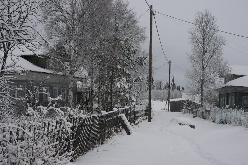 Dorfstraße im Winter stockfoto Dorfstraße im Winter stockfoto