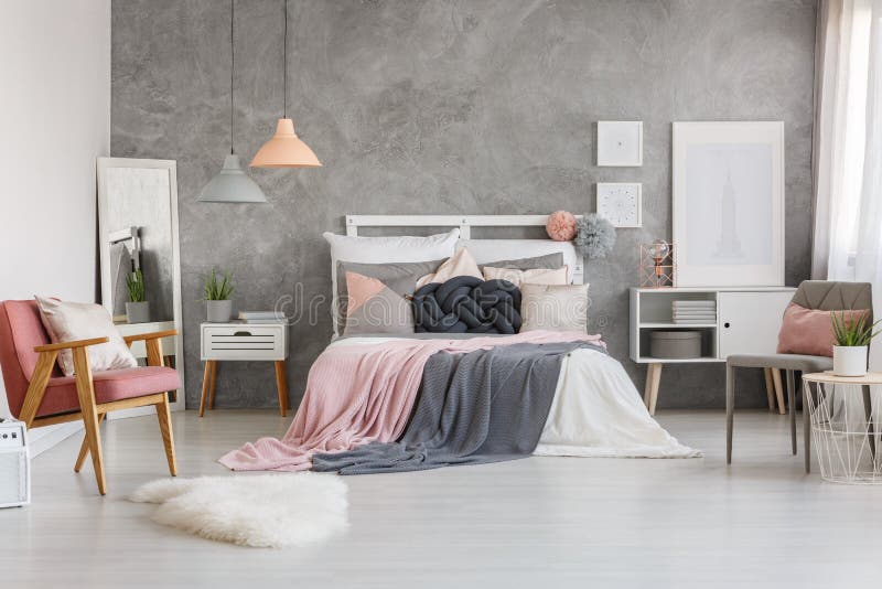 Dormitorio adorable con rosa del polvo
