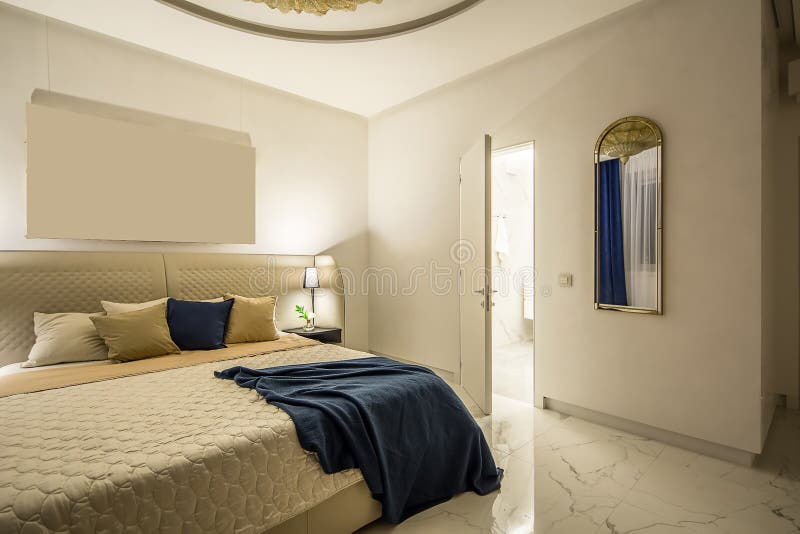 Dormitorio de lujo en estilo moderno imagen de archivo libre de regalías Dormitorio de lujo en estilo moderno imagen de archivo libre de regalías