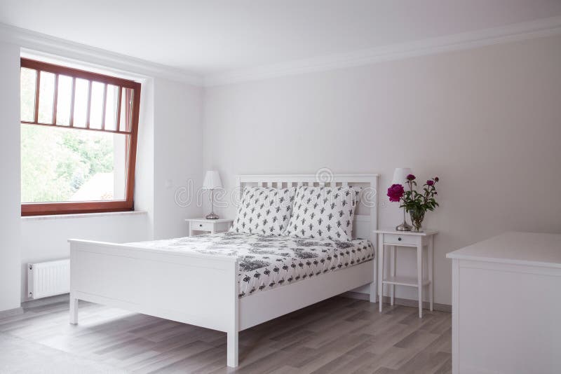 Dormitorio en estilo romántico imágenes de archivo libres de regalías Dormitorio en estilo romántico imágenes de archivo libres de regalías