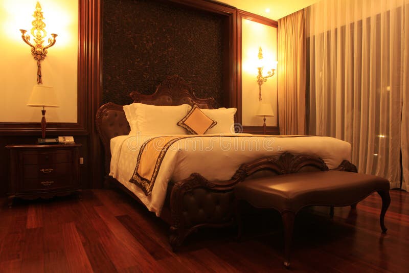 Dormitorio moderno de lujo del estilo imágenes de archivo libres de regalías Dormitorio moderno de lujo del estilo imágenes de archivo libres de regalías