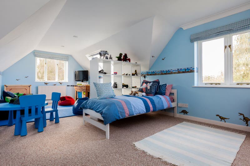 Premium Photo  Dormitorio en apartamento vacacional con tocador azul y  butacas azules decoracion chic para viajeras